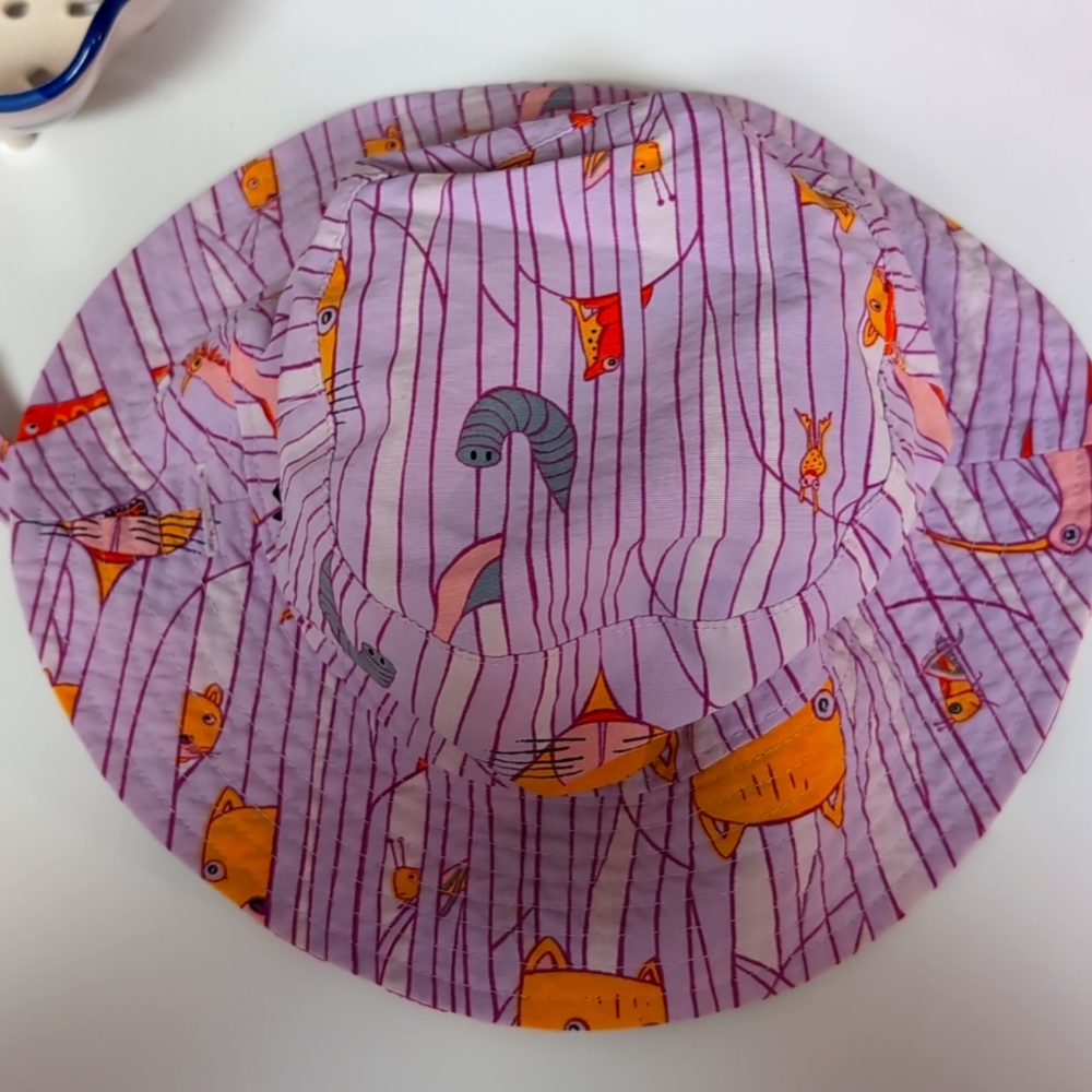 Reversible sun hat